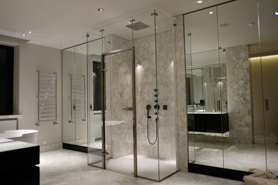 Стеклянная душевая перегородка