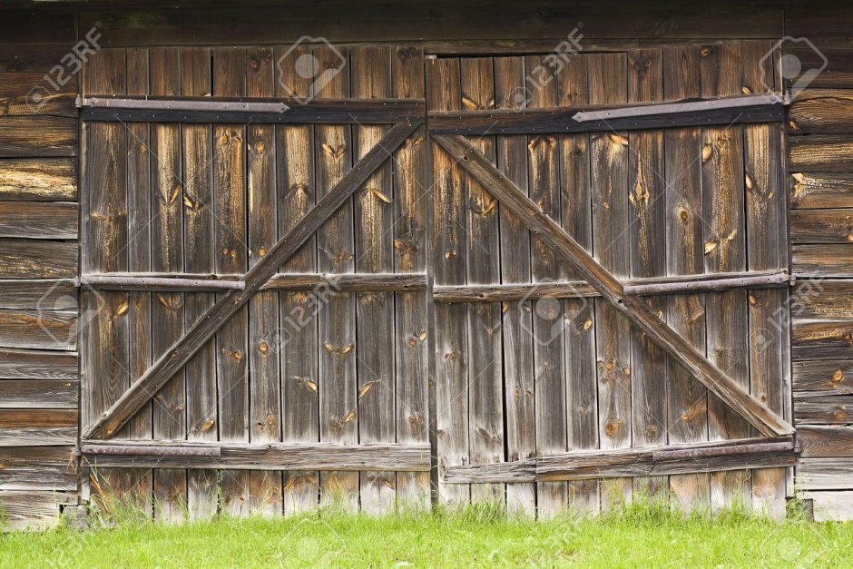 Ворота в деревне