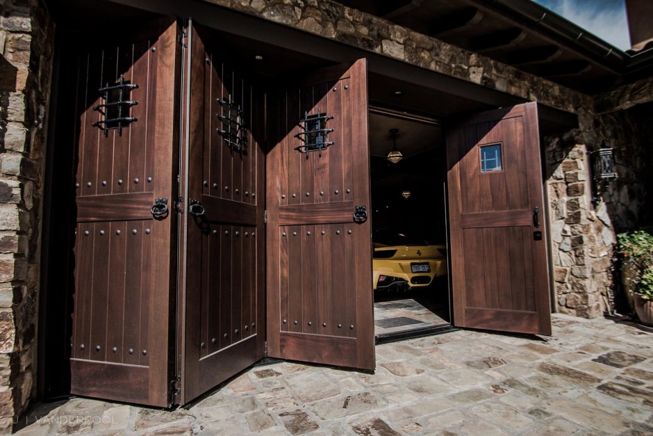 Амбарные ворота двустворчатые