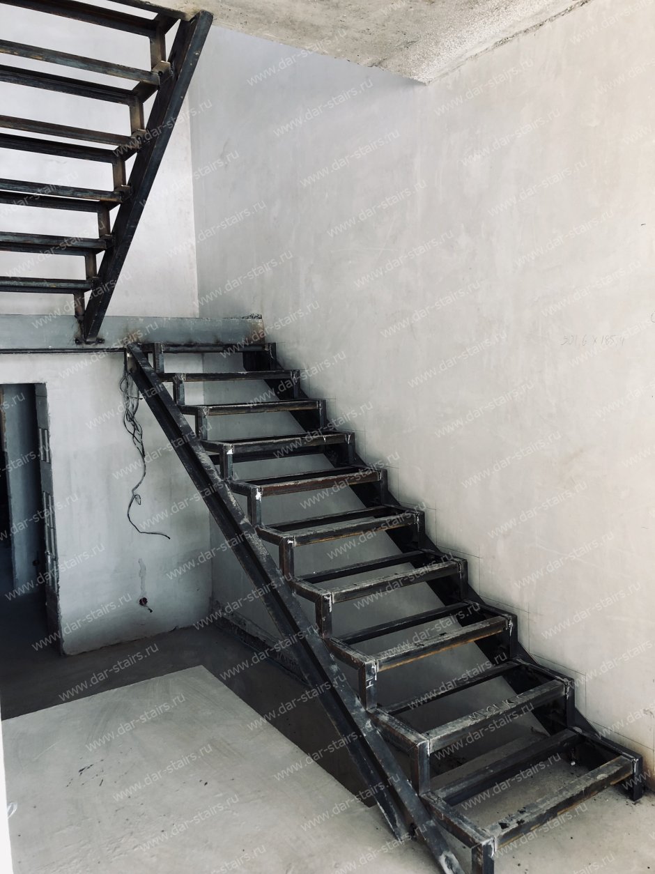 Металлокаркас под лестницу