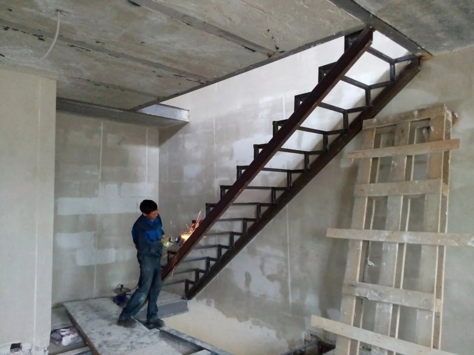 Лестница лофт монокосоур