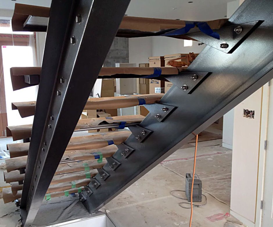 Лестница в подвал в частном доме