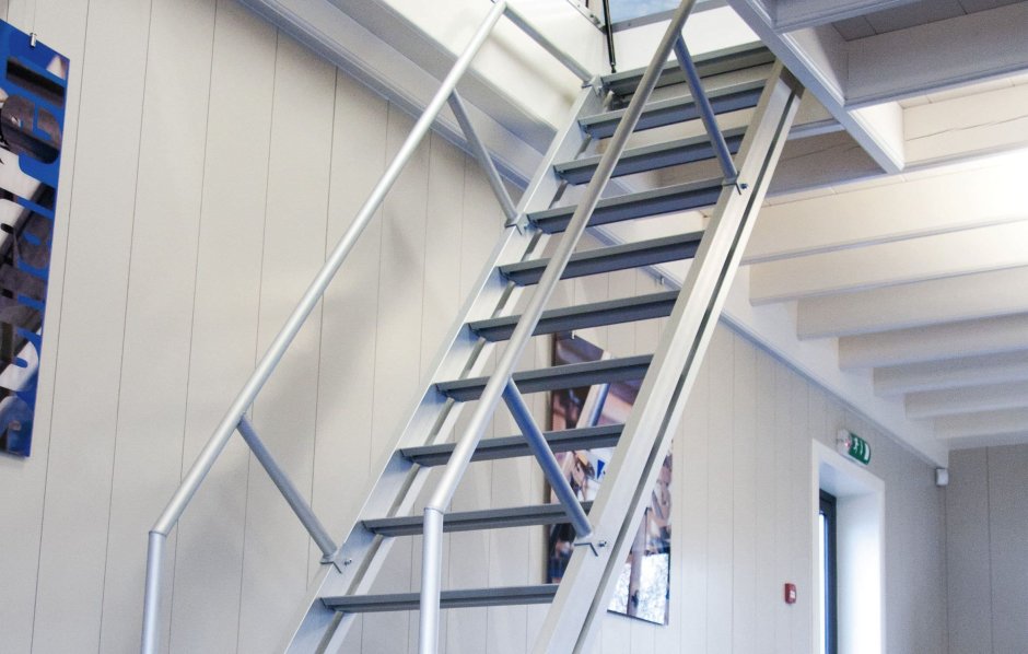 Металлическая лестница 60 градусов