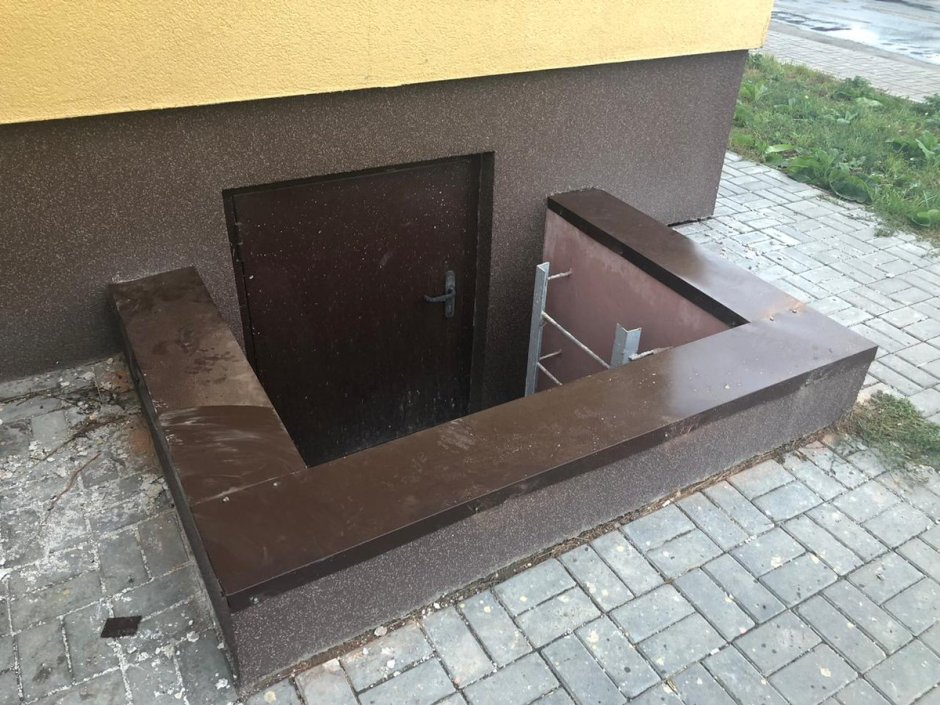 Оконный приямок