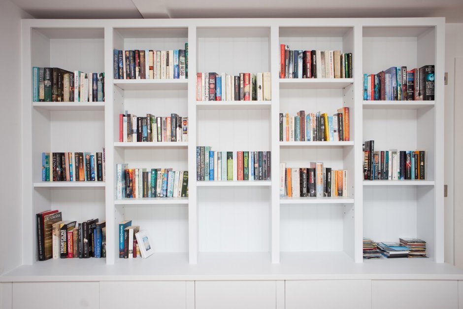 Белые полки для книг