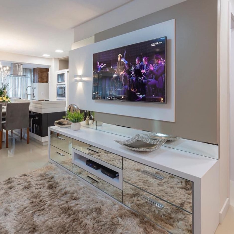 Телевизор в кухне гостиной