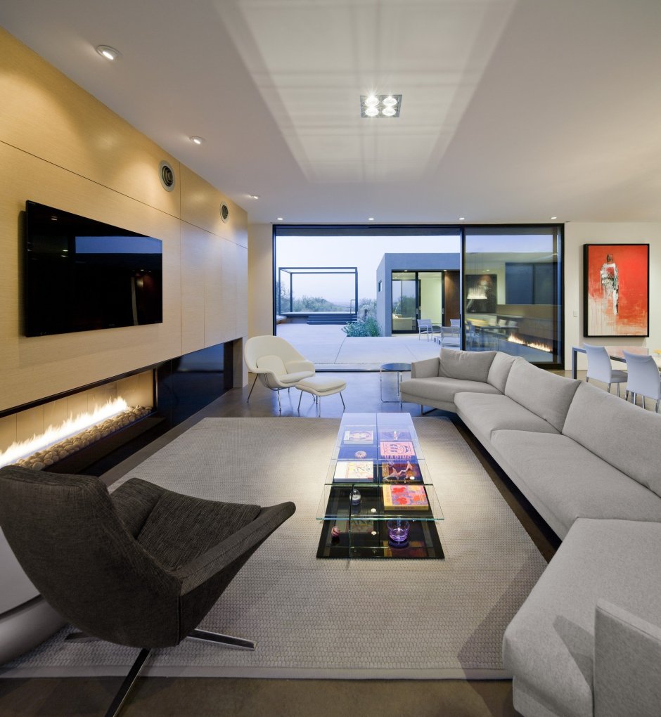 Телевизор на стене в гостиной