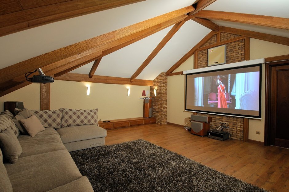 Спальная комната на/чердаке