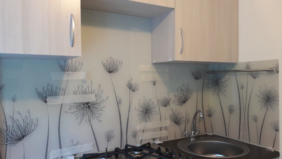 Фартук для кухни из стекла одуванчики