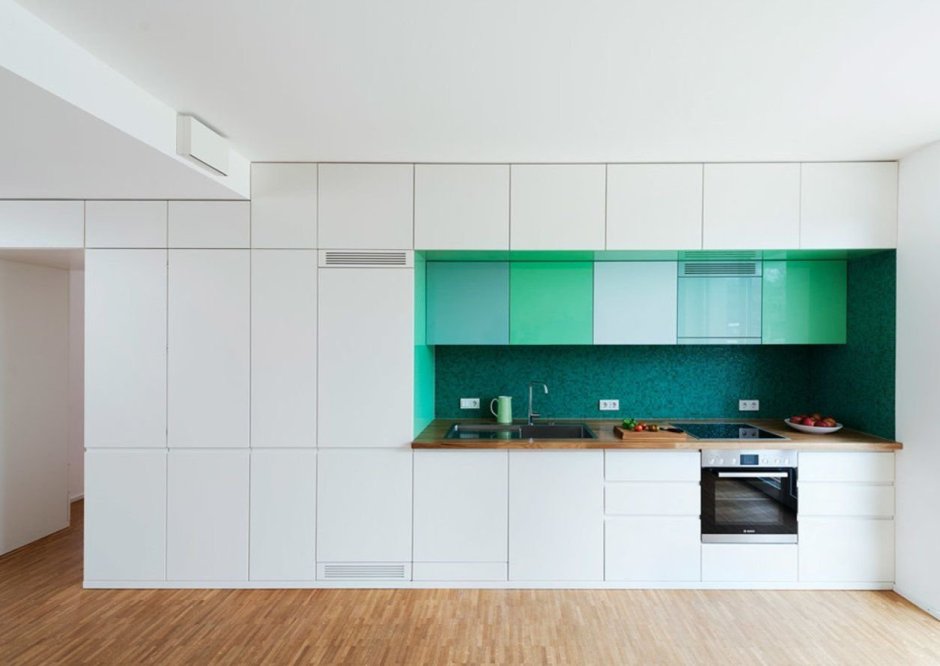 Кухня с антресолью