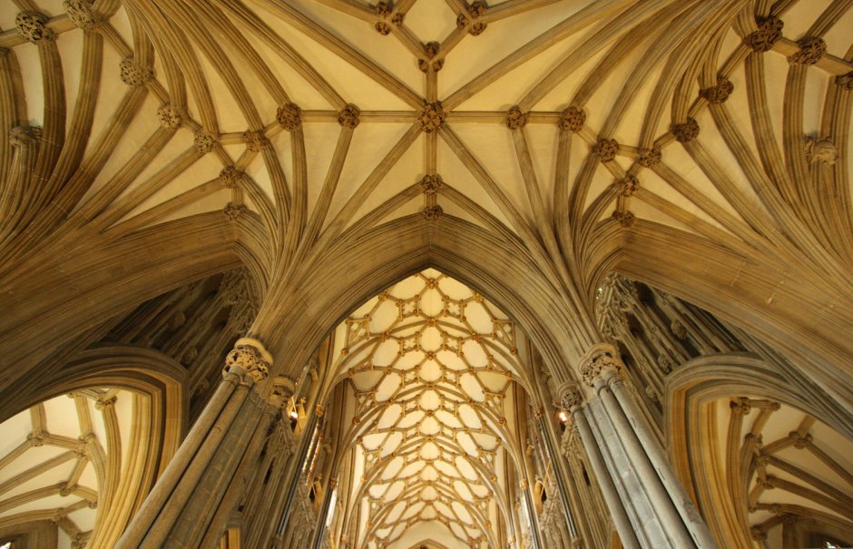 Готический потолок