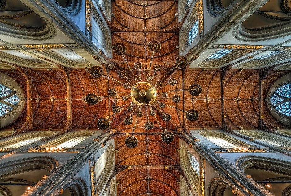 Потолок готического храма