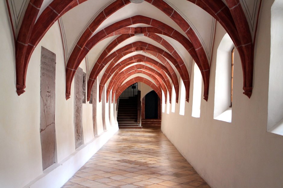 Сводчатый потолок лофт