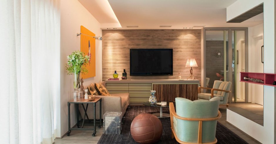 Телевизор на стене