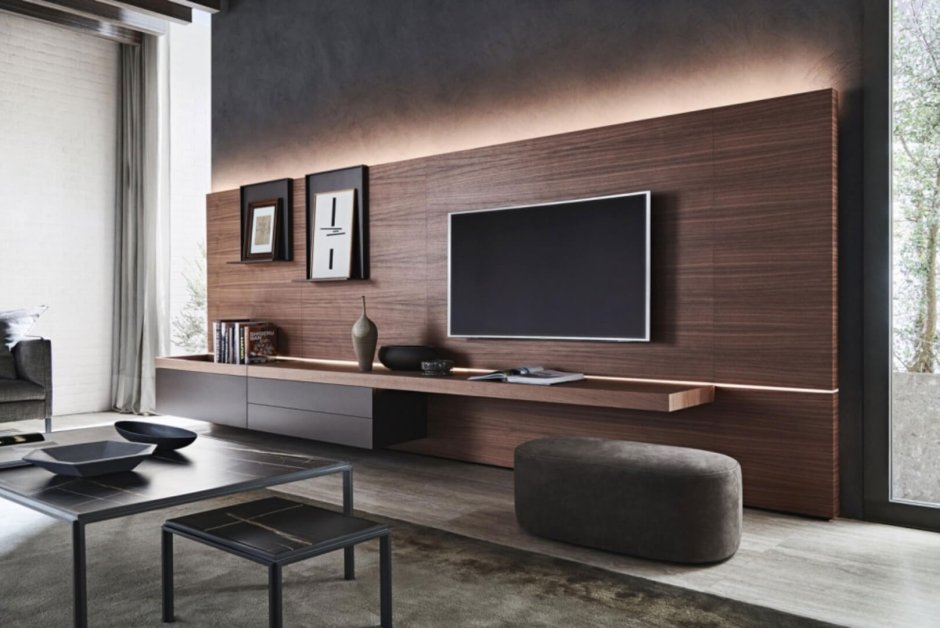 Гостиная с ламинатом на стене