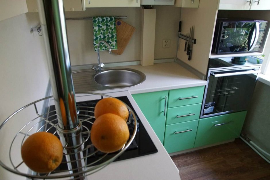 Разместить технику в малогабаритной кухне