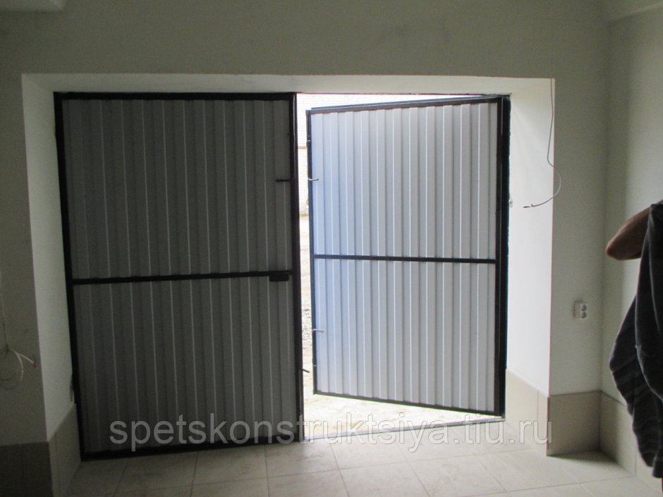Металлические ворота для гаража