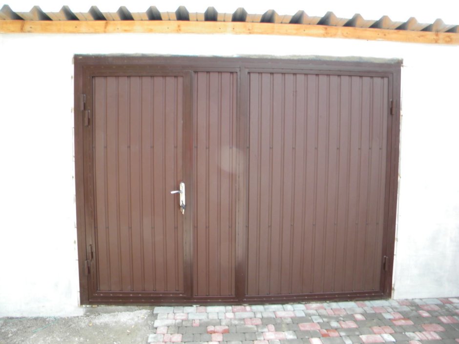 Гаражные ворота из профнастила