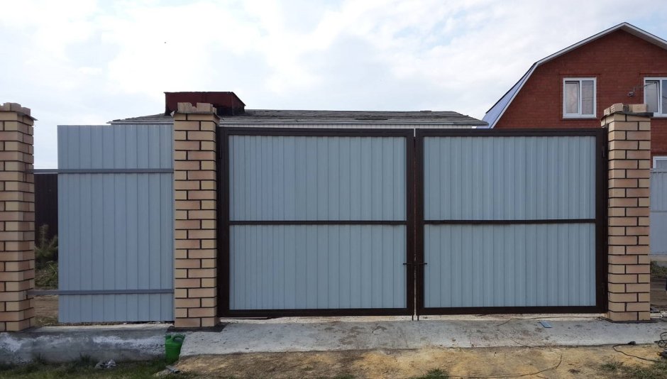 Ворота из профнастила в рамке