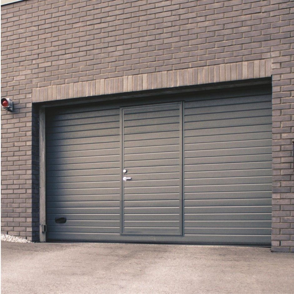 Врезание калитки в гаралные ворота