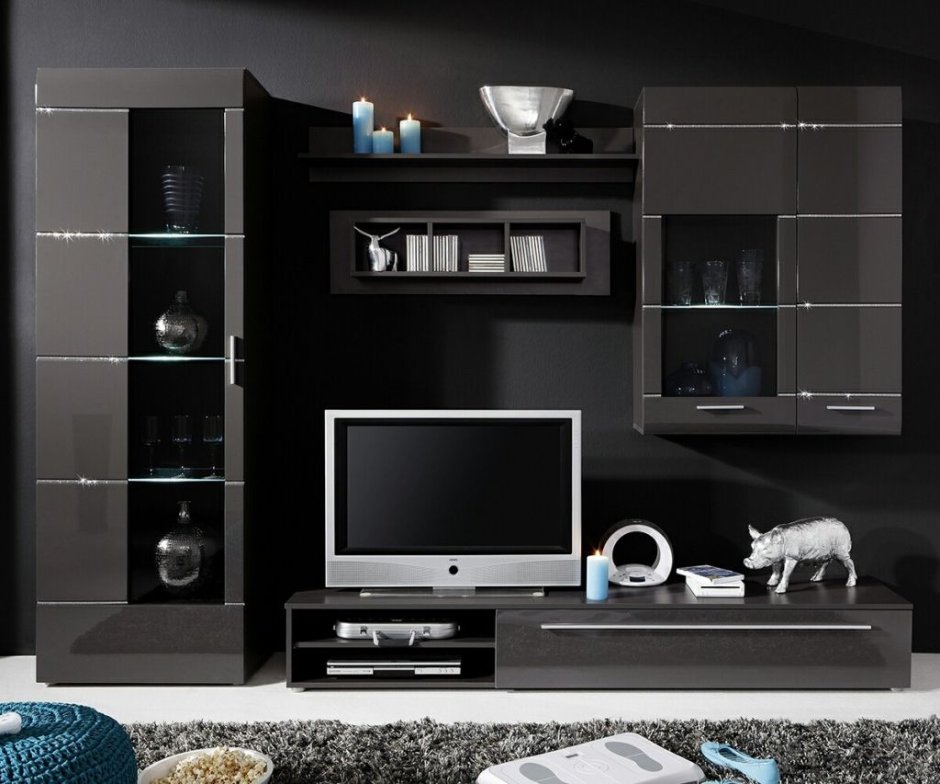 Черные стенки в гостиную