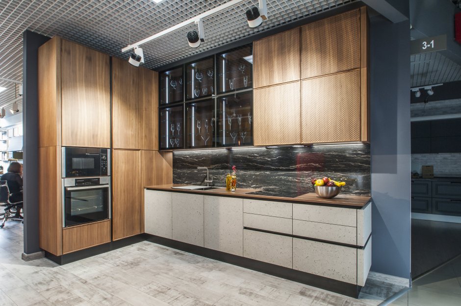 Кухня с антресолью