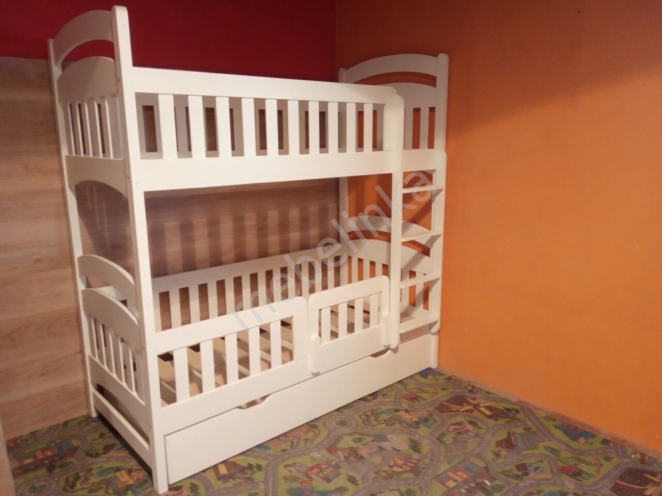 Двухъярусная кровать для малышей с высокими бортами