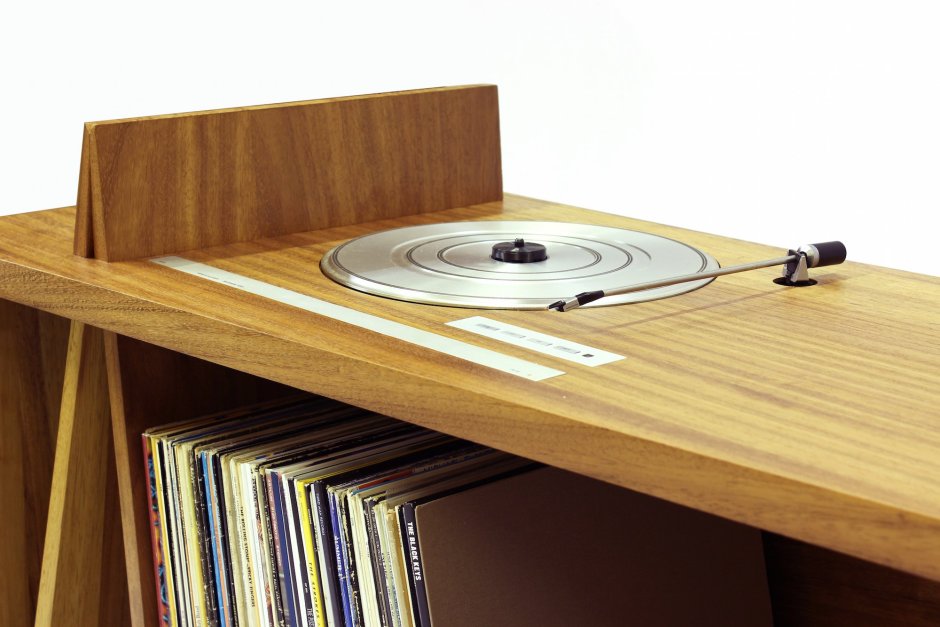 Настенная полка для винилового проигрывателя