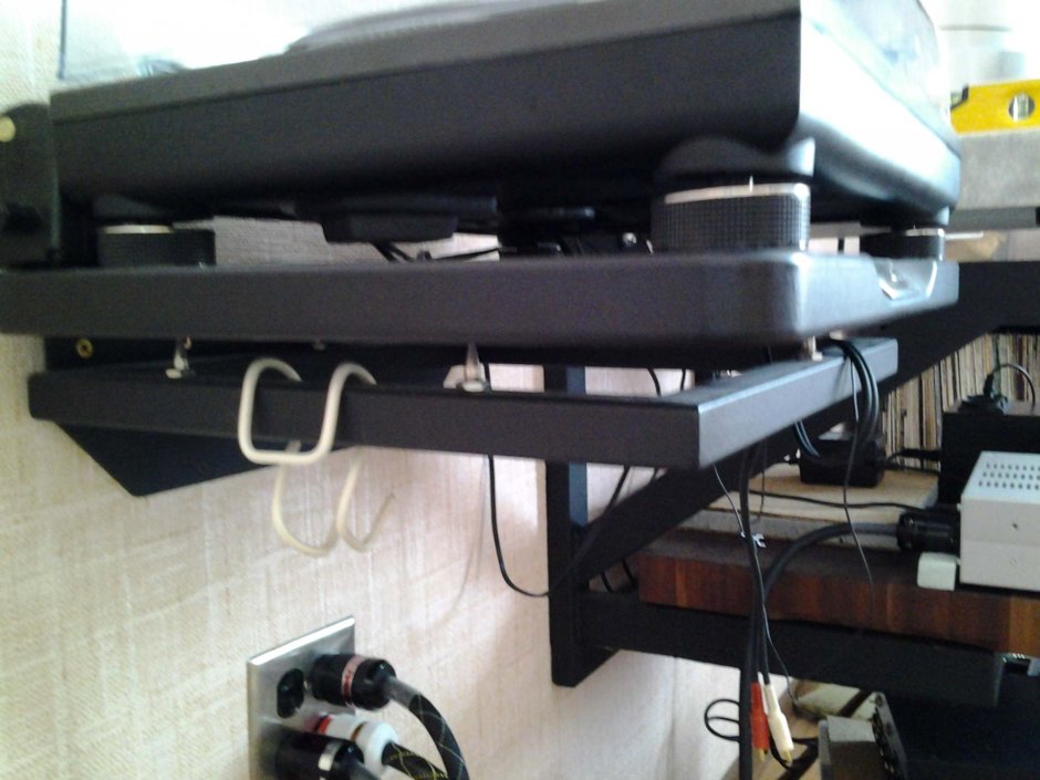 Полки для проигрывателя винила