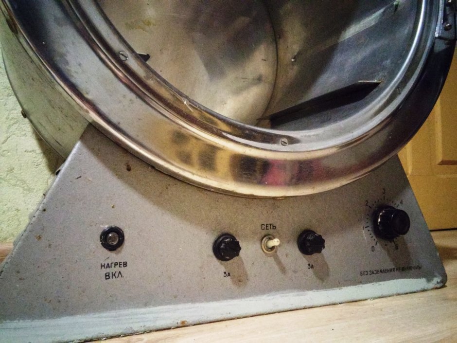 Небольшой сушильный шкаф для жидкого фоторезиста