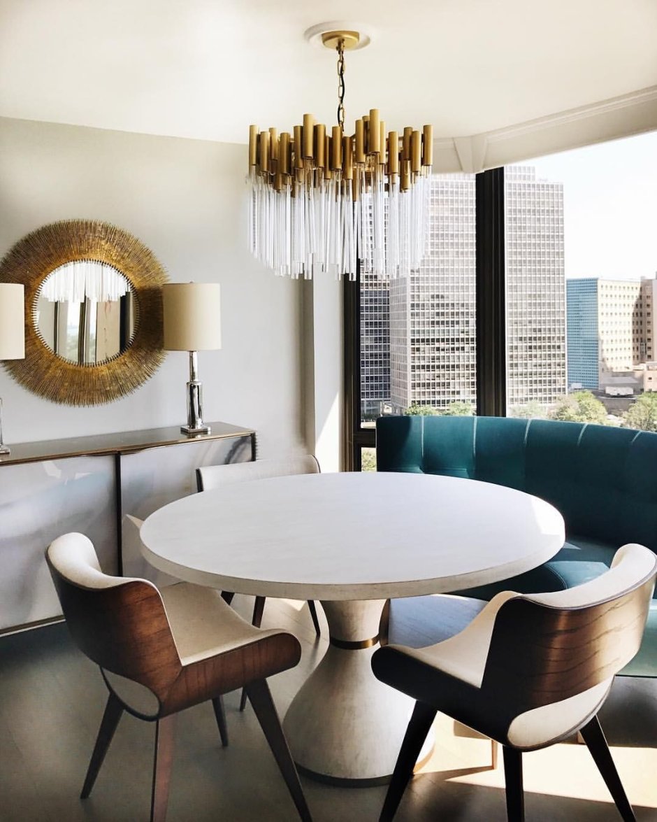 Люстра над обеденным столом