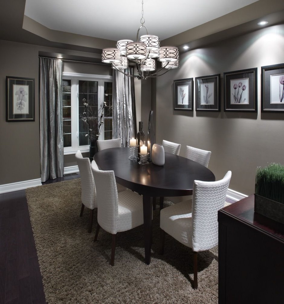 Светильник над столом на кухне