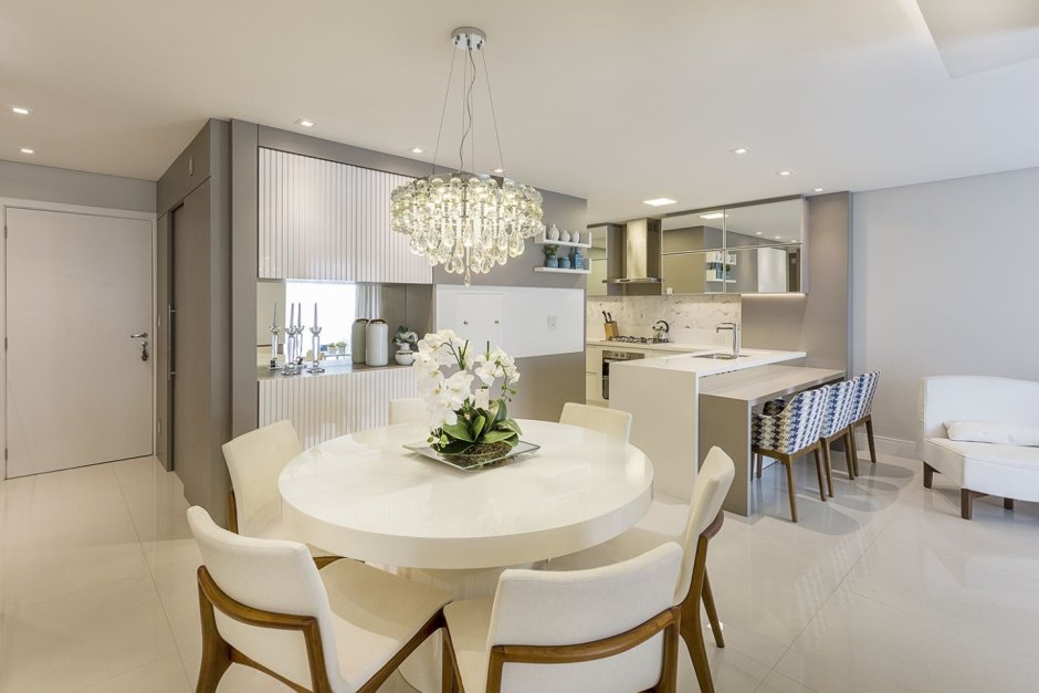 Освещение обеденной зоны в гостиной