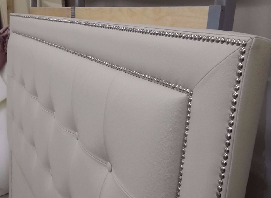 Розетки в изголовье кровати