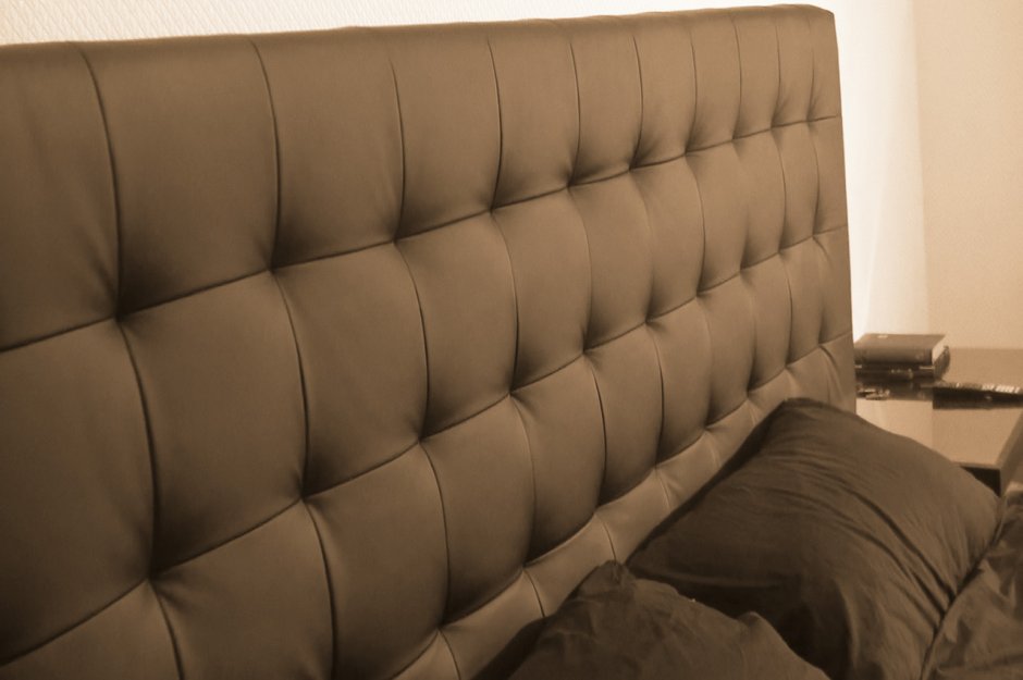 Мягкая каретная спинка кровати своими руками