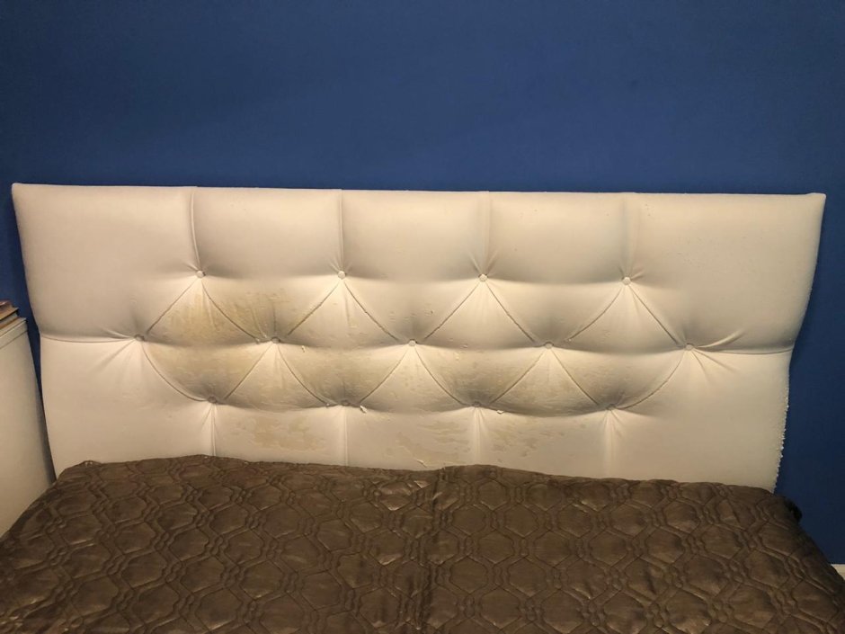 Изголовье дивана на стену