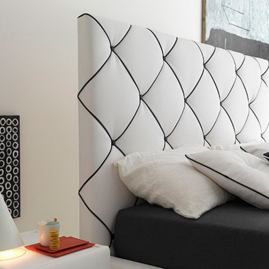 Кровать с мягким изголовьем