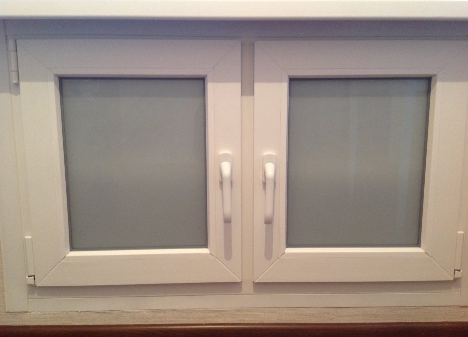 Хрущёвский с 1 дверцей холодильник под окном