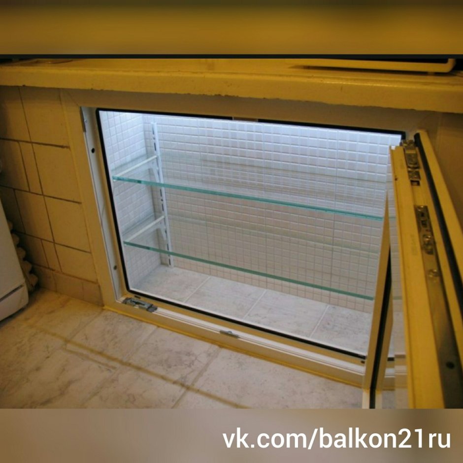 Хрущёвский холодильник под окном