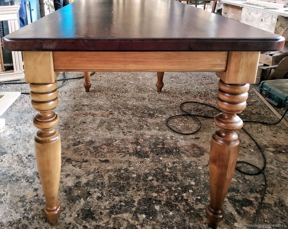 Стол из массива