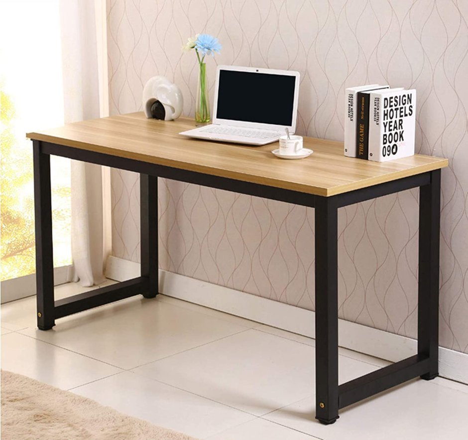 Письменный стол с металлическими ножками