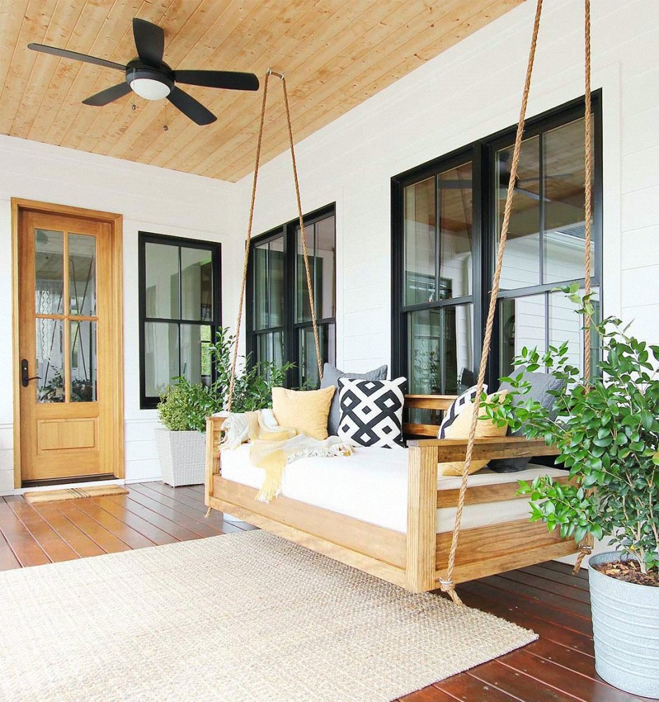 Окна из гостиной на веранду