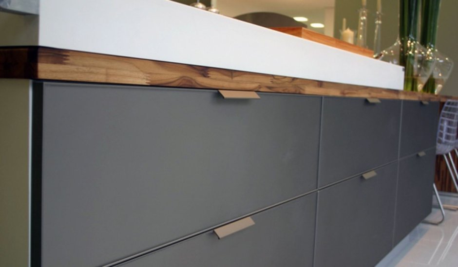 Ручки профиль в выдвижных ящих сбоку