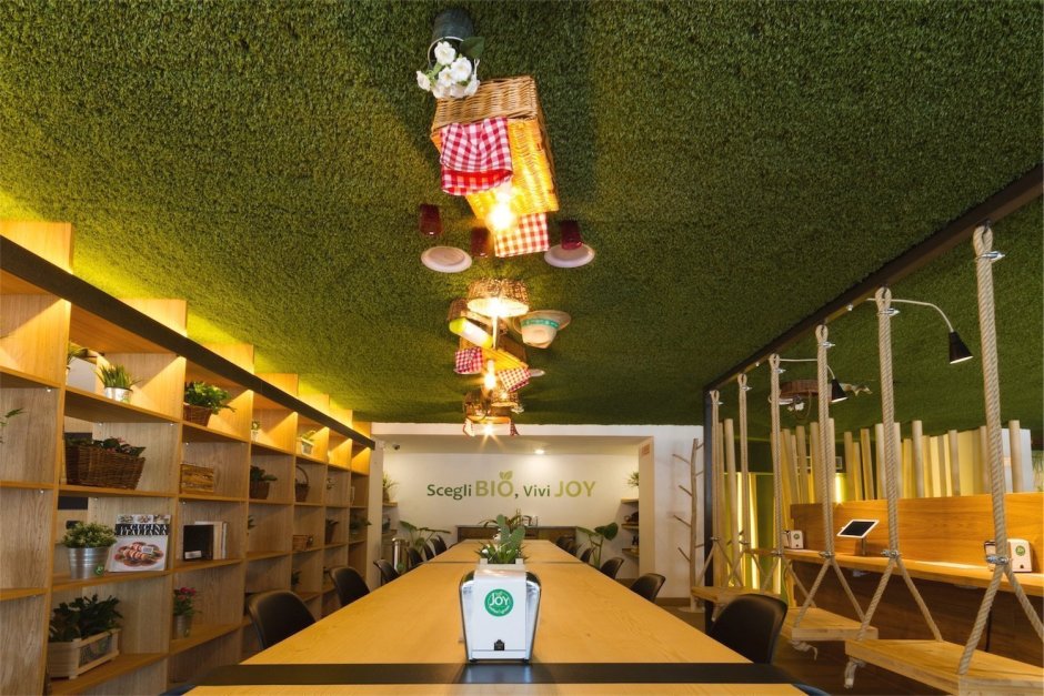 Искусственная зелень на потолке