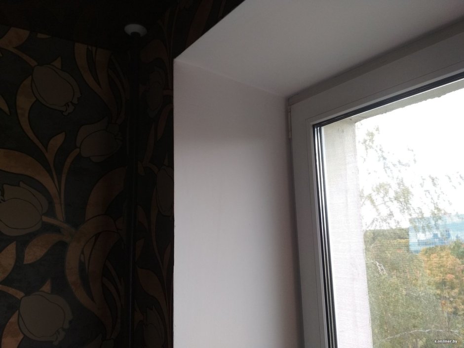 Обои на откосах окон