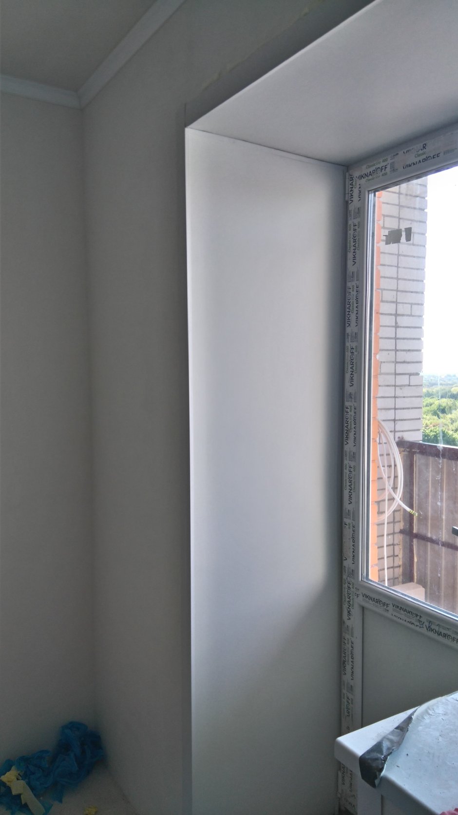 Серые оконные откосы