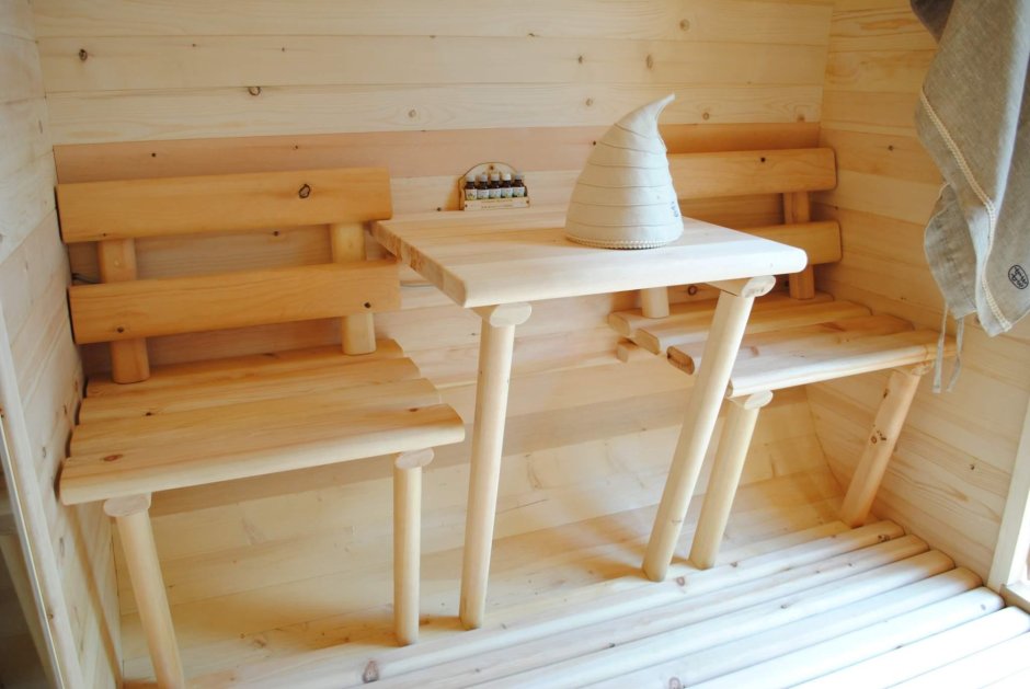 Деревянный стол из бревна