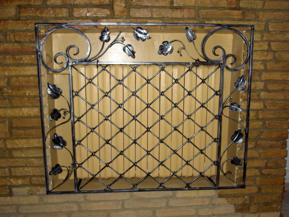 Кованые дверки на барбекю