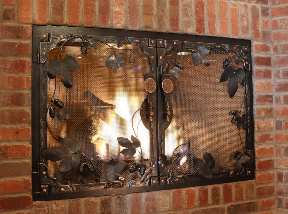 Кованые каминные дверцы