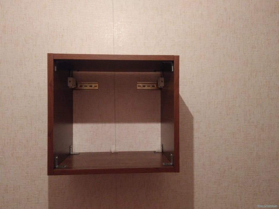 Вай фай роутер в коридоре